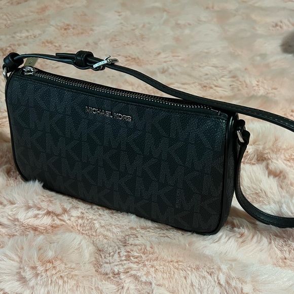 Michael Kors MD Jet Set Pouchette - Picture 8 of 10